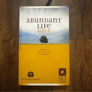 NLT (New Living Translation) Abundant Life Bible, Tyndale - VERY GOOD Bookmarks